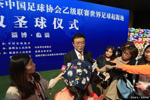 江青如何对《红灯记》进行抄袭与操控的历史